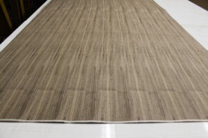 Splicing wood veneer